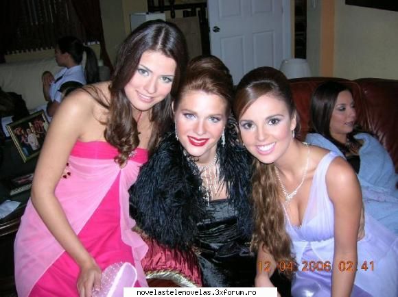 Poze - vikki - Sonya Smith
