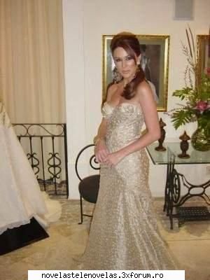 Poze - nicola - Jacqueline Bracamontes